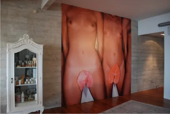 Mural fotográfico artístico de gran formato en un local comercial